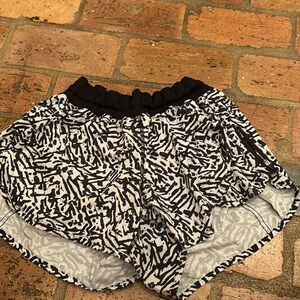 OLD (no longer sold) Lululemon Hotty Hot 4 inch!